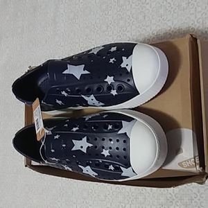 Native Shoes Jefferson White on Blue Stars M3/W5